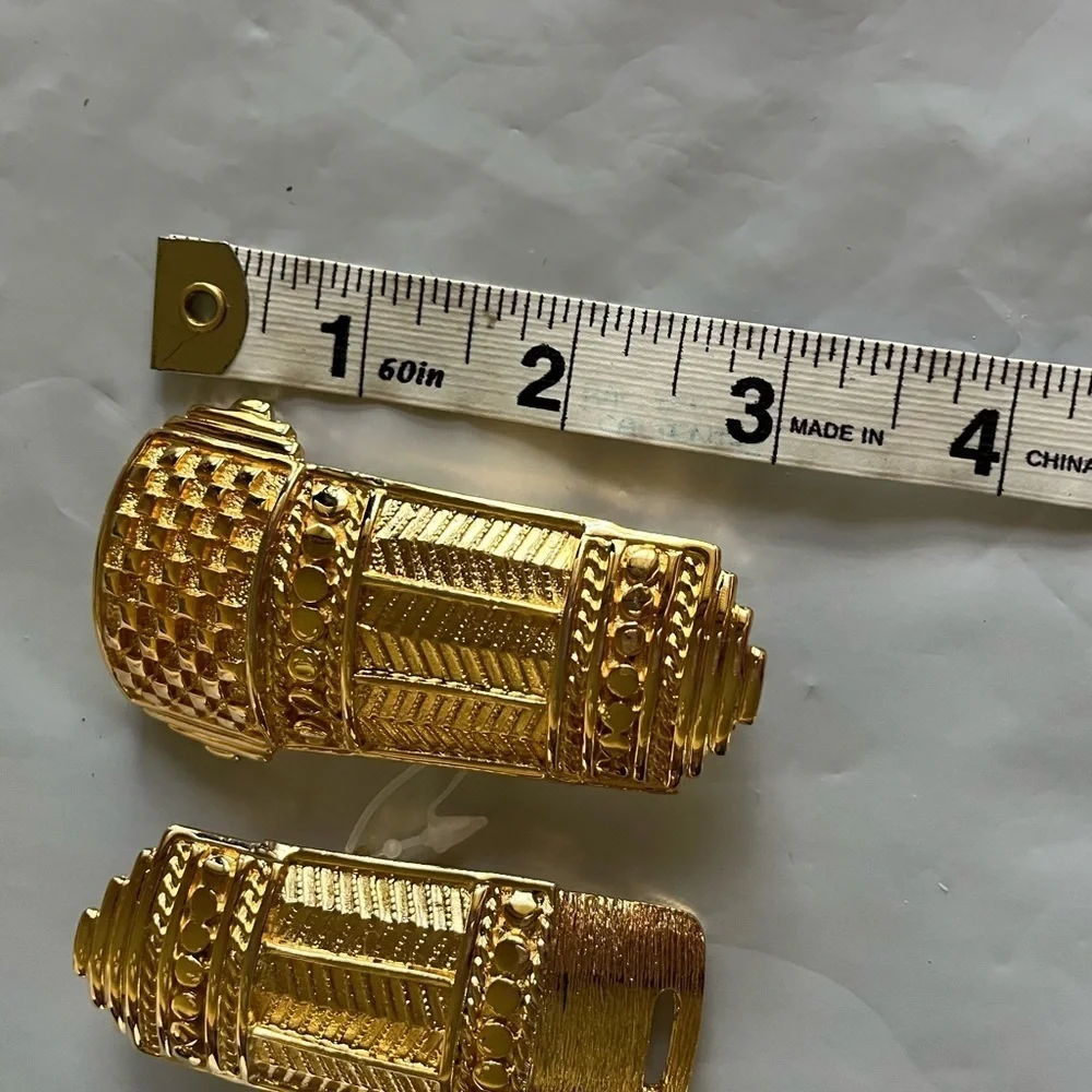VTG Dotty Smith 1980’s Geometric Gold Tone Kissing Belt Buckle EUC/NWOT